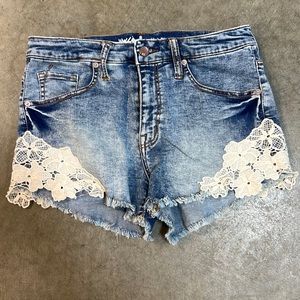 LN Women’s Mossimo High Rise Short Super Stretch size 8/29